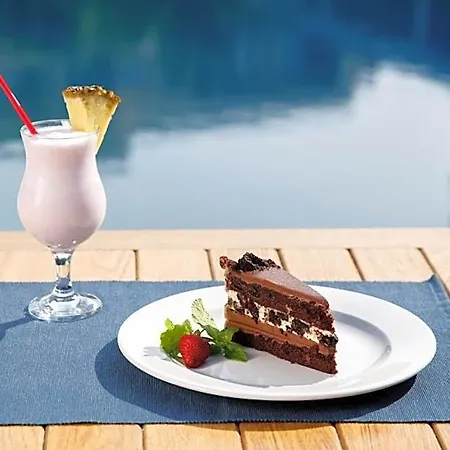 Nautic Sport Club Szálloda 3*